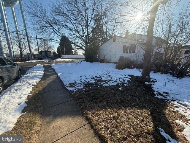 301 LEAF AVE, Bellmawr, NJ 08031