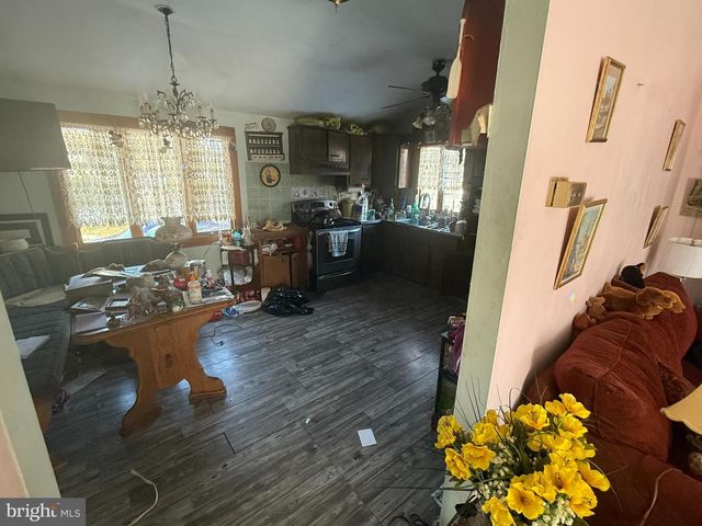 301 LEAF AVE, Bellmawr, NJ 08031