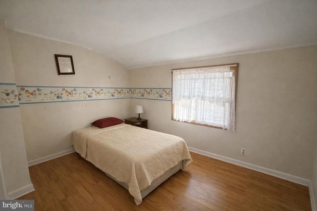 301 LEAF AVE, Bellmawr, NJ 08031