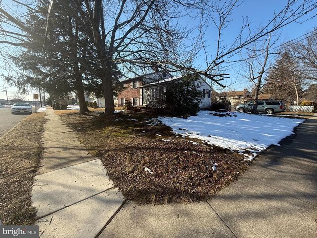 301 LEAF AVE, Bellmawr, NJ 08031