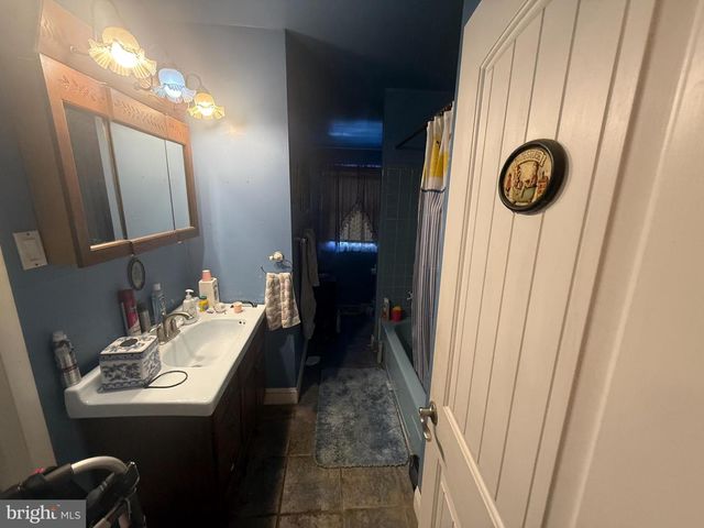 301 LEAF AVE, Bellmawr, NJ 08031