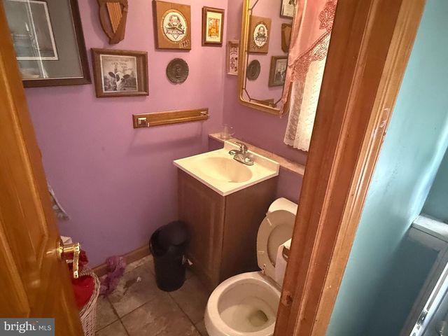 301 LEAF AVE, Bellmawr, NJ 08031