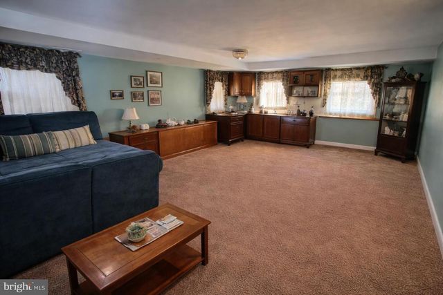 301 LEAF AVE, Bellmawr, NJ 08031