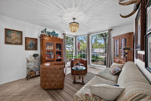 13611 Thessaly, Universal City, TX 78148
