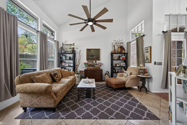 13611 Thessaly, Universal City, TX 78148
