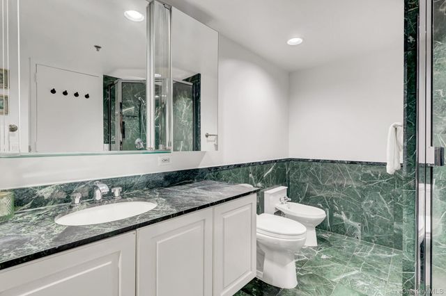 111 Cherry Valley Avenue M18, Garden City, NY 11530