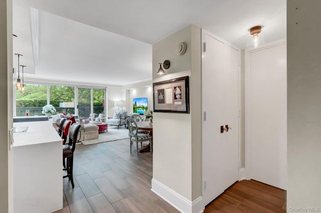 111 Cherry Valley Avenue M18, Garden City, NY 11530