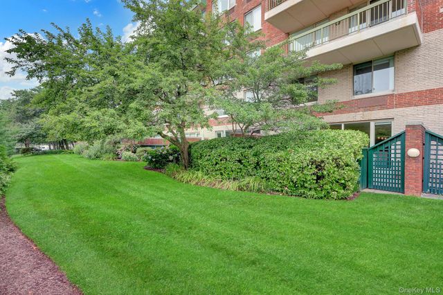 111 Cherry Valley Avenue M18, Garden City, NY 11530