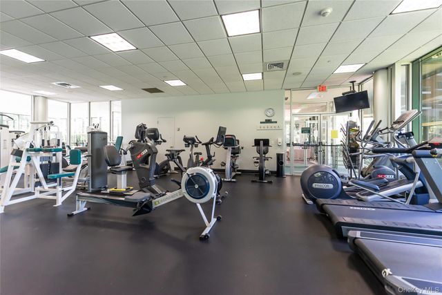 111 Cherry Valley Avenue M18, Garden City, NY 11530