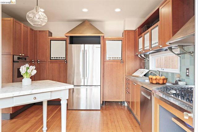 685 Calmar Ave, Oakland, CA 94610