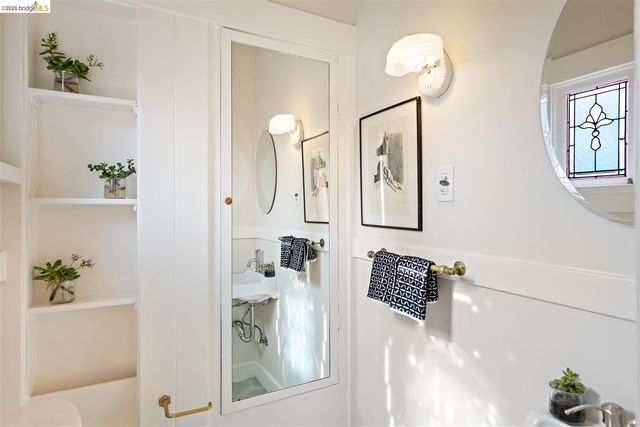 685 Calmar Ave, Oakland, CA 94610