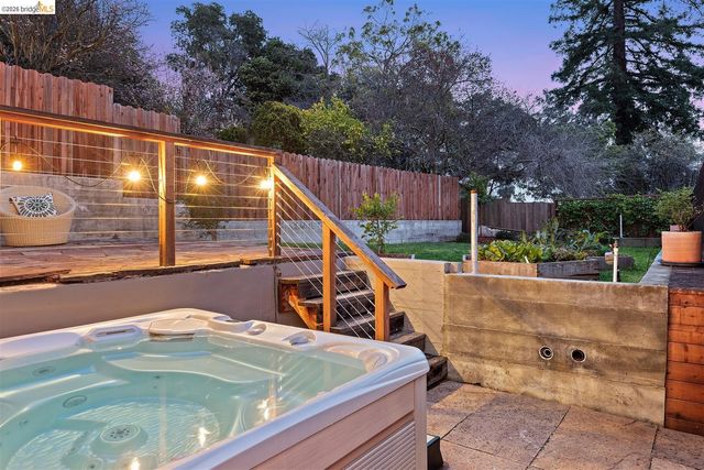 685 Calmar Ave, Oakland, CA 94610