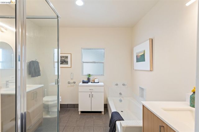 685 Calmar Ave, Oakland, CA 94610