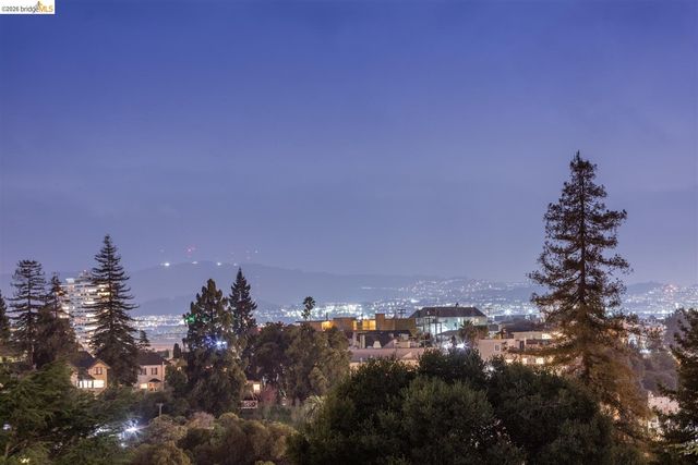 685 Calmar Ave, Oakland, CA 94610