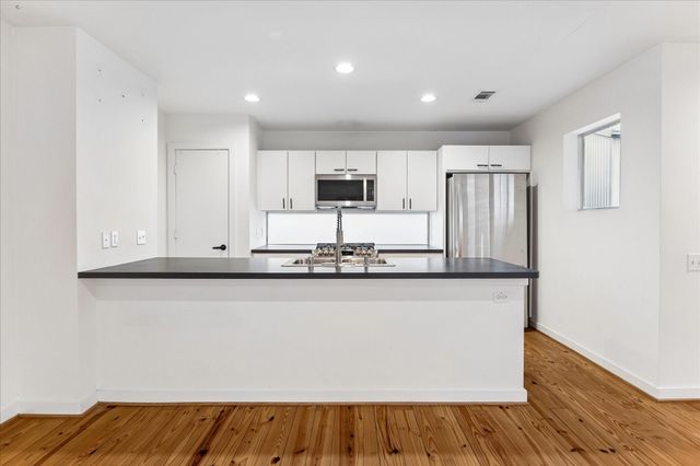 6130 Grand Boulevard, Houston, TX 77021