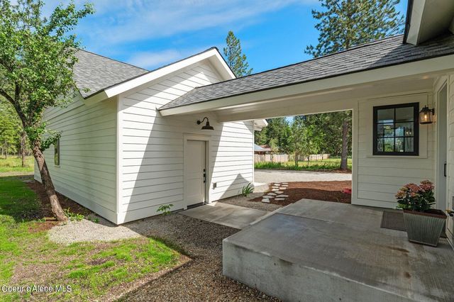 509 3rd St, Priest River, ID 83856