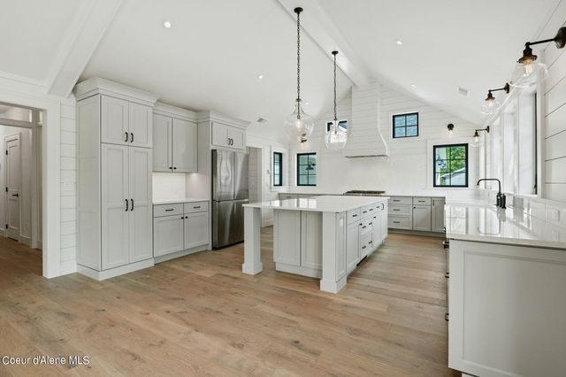 509 3rd St, Priest River, ID 83856