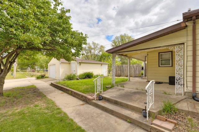 300 E Granger Avenue, Des Moines, IA 50315
