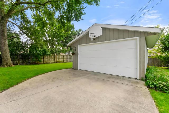 8134 Columbia Avenue, Munster, IN 46321