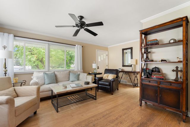 8134 Columbia Avenue, Munster, IN 46321