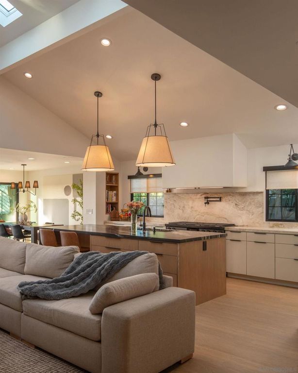 5876 Highplace Dr, San Diego, CA 92120 — photo 2