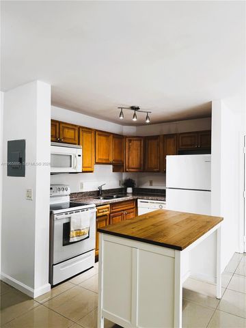 10725 Cleary Blvd 110, Plantation, FL 33324