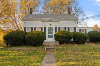83 Fairhaven Rd, Mattapoisett, MA 02739