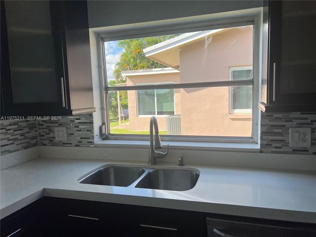 5909 NW 67th Ave, Tamarac, FL 33321