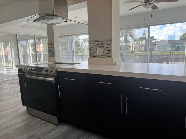 5909 NW 67th Ave, Tamarac, FL 33321