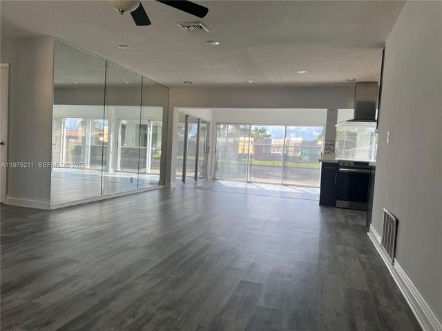 5909 NW 67th Ave, Tamarac, FL 33321