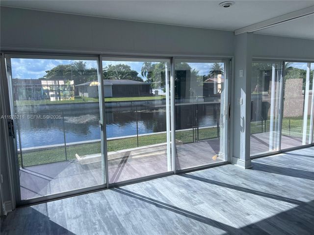 5909 NW 67th Ave, Tamarac, FL 33321