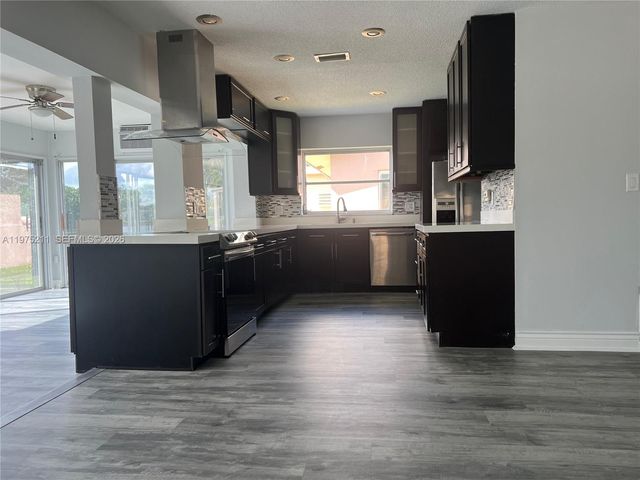 5909 NW 67th Ave, Tamarac, FL 33321