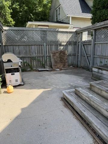 1019 9th Avenue N, Fargo, ND 58102