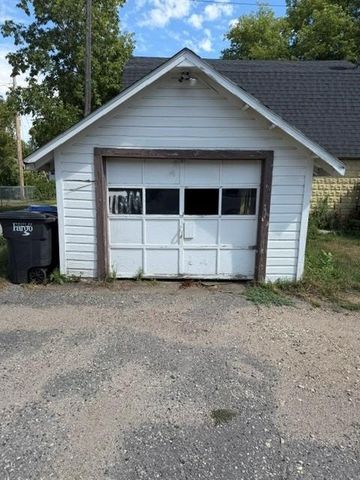 1019 9th Avenue N, Fargo, ND 58102