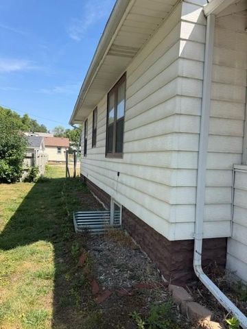 1019 9th Avenue N, Fargo, ND 58102
