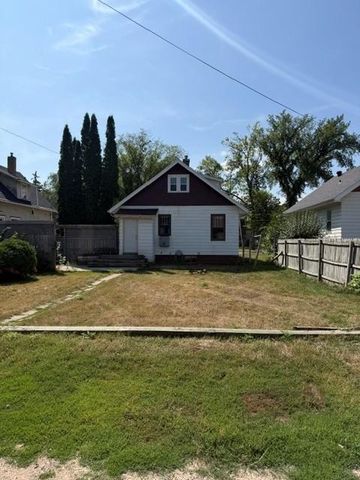 1019 9th Avenue N, Fargo, ND 58102