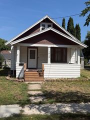 1019 9th Avenue N, Fargo, ND 58102