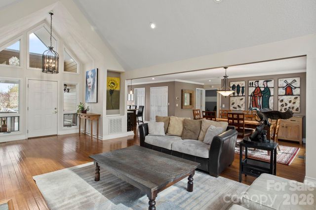 122 Broadmoor Drive, Flat Rock, NC 28731