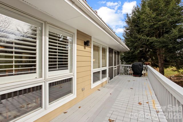 122 Broadmoor Drive, Flat Rock, NC 28731