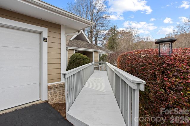 122 Broadmoor Drive, Flat Rock, NC 28731