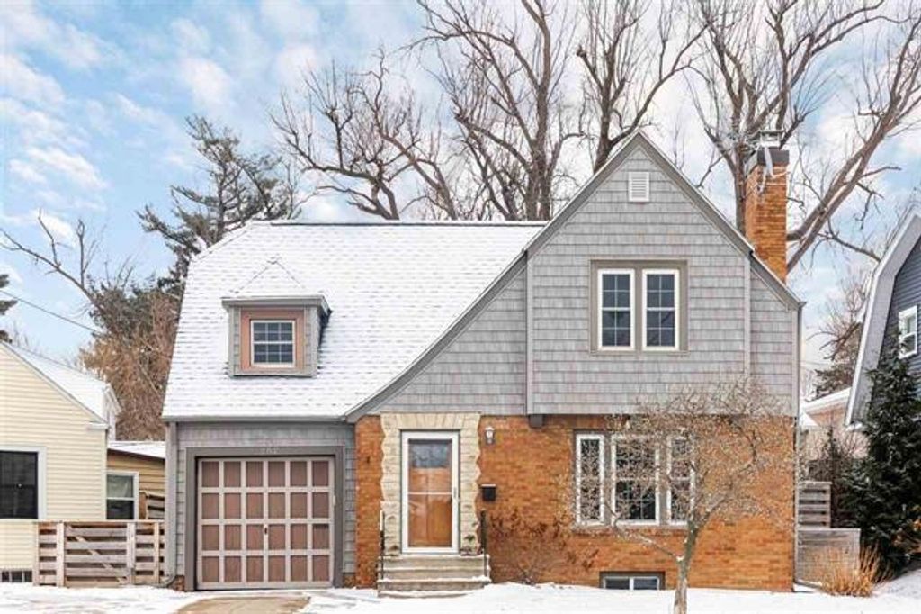 202 Forest Dr SE, Cedar Rapids, IA 52403