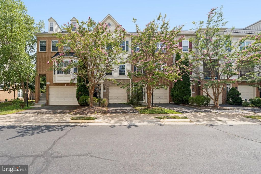 24722 CLOCK TOWER SQ, Aldie, VA 20105