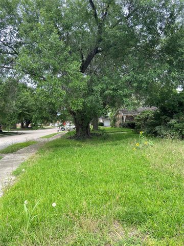 4007 Knotty Oaks Trail, Houston, TX 77045