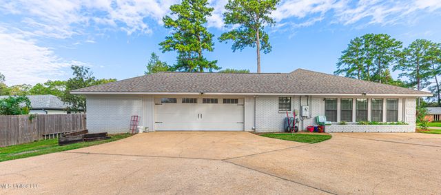 231 Greenfield Place, Brandon, MS 39047