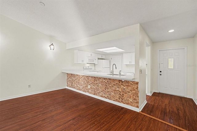 18302 AINTREE COURT, Tampa, FL 33647