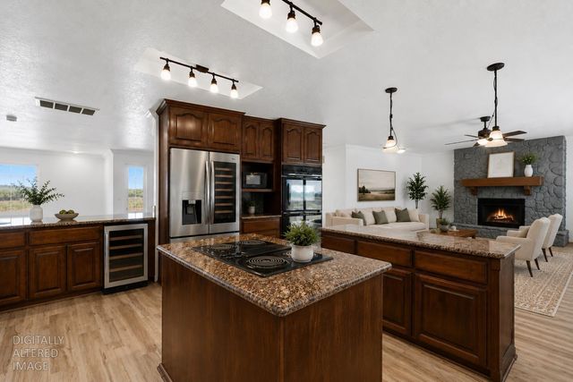 10606 Pioneer Ave, Oakdale, CA 95361