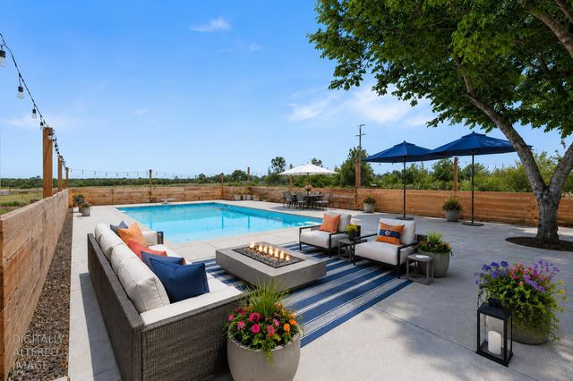 10606 Pioneer Ave, Oakdale, CA 95361