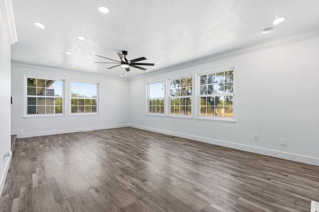 10606 Pioneer Ave, Oakdale, CA 95361