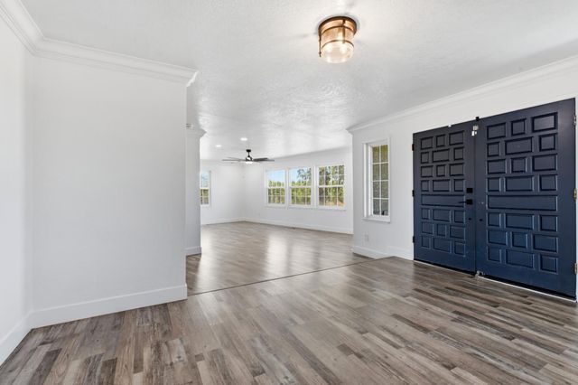 10606 Pioneer Ave, Oakdale, CA 95361