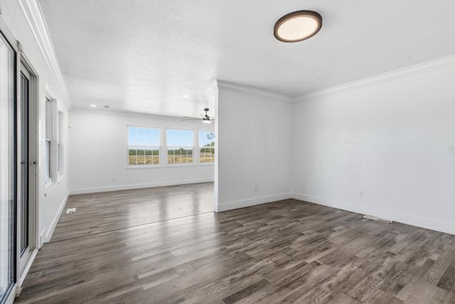 10606 Pioneer Ave, Oakdale, CA 95361